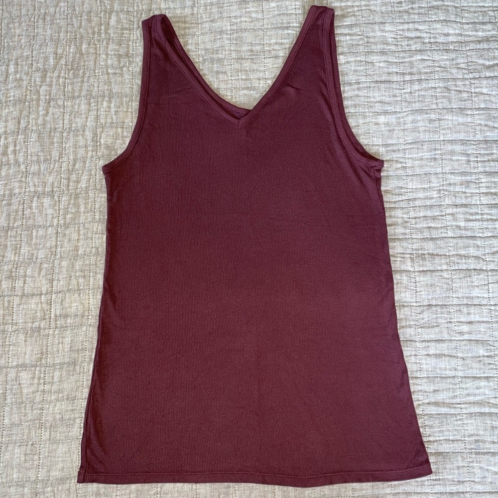 EUC Tommy John Lounge Tank in Wine